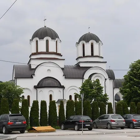 Dobi Wing Апартаменты Ягодина