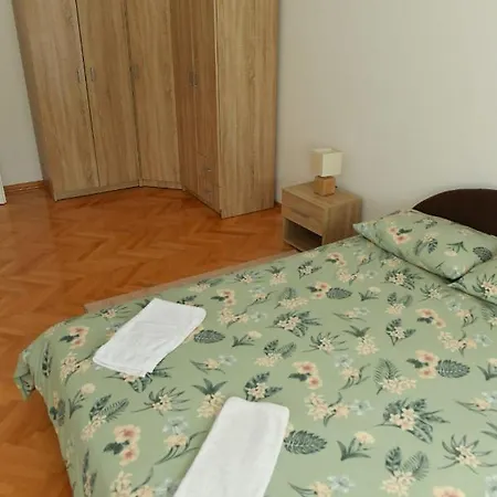 Dobi Wing Апартаменты Ягодина