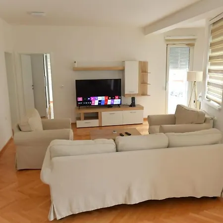 Dobi Wing Ягодина